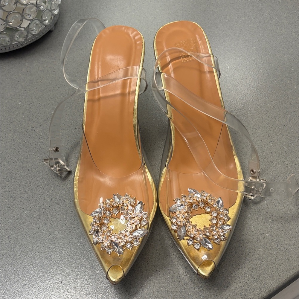 Elegant Gold Women's Shoes with Crystal Embellishments